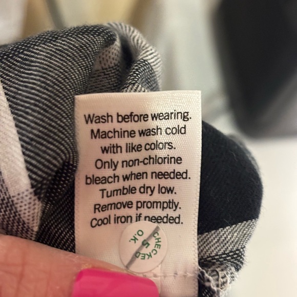 New with tags, womens size medium plaid shirt, #H779 - Picture 6 of 6